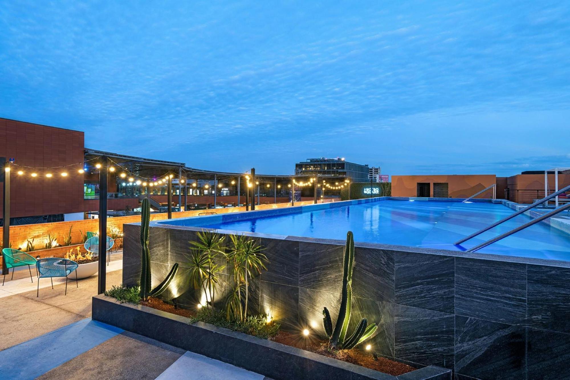 Aloft Guadalajara Sur Hotel Santa Anita  Ngoại thất bức ảnh