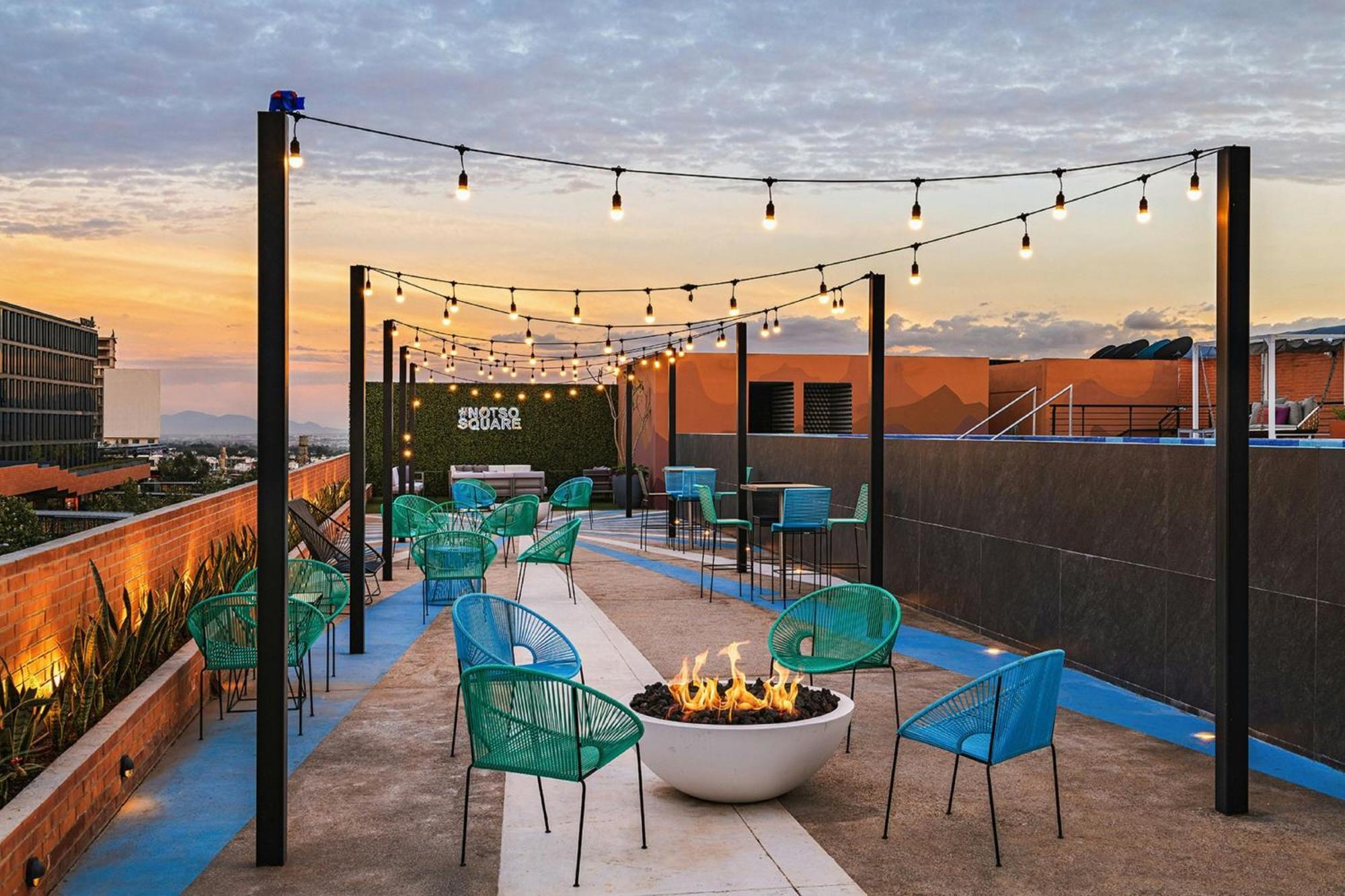 Aloft Guadalajara Sur Hotel Santa Anita  Ngoại thất bức ảnh
