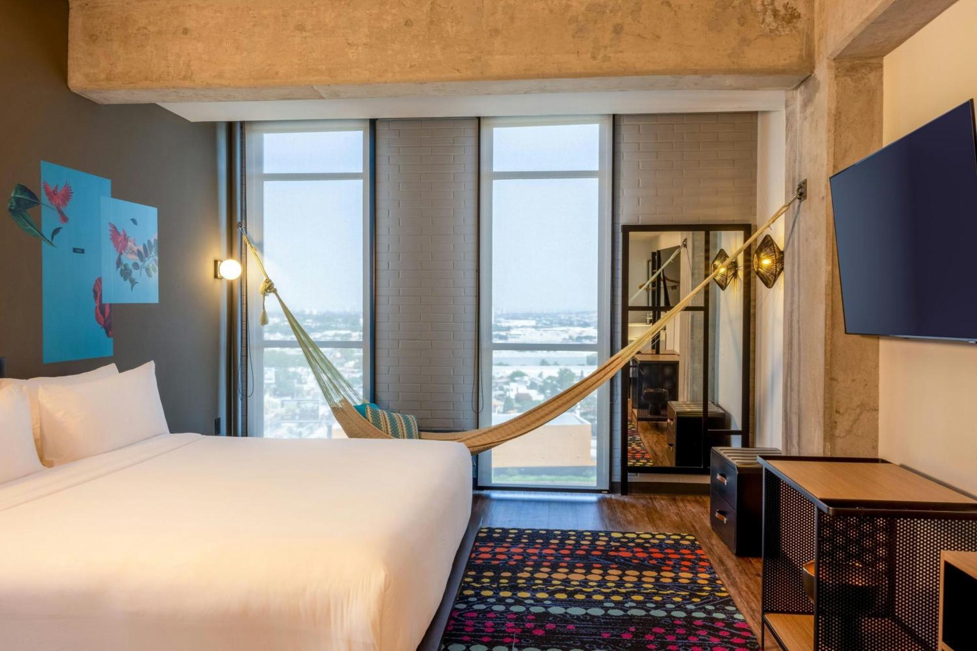 Aloft Guadalajara Sur Hotel Santa Anita  Ngoại thất bức ảnh