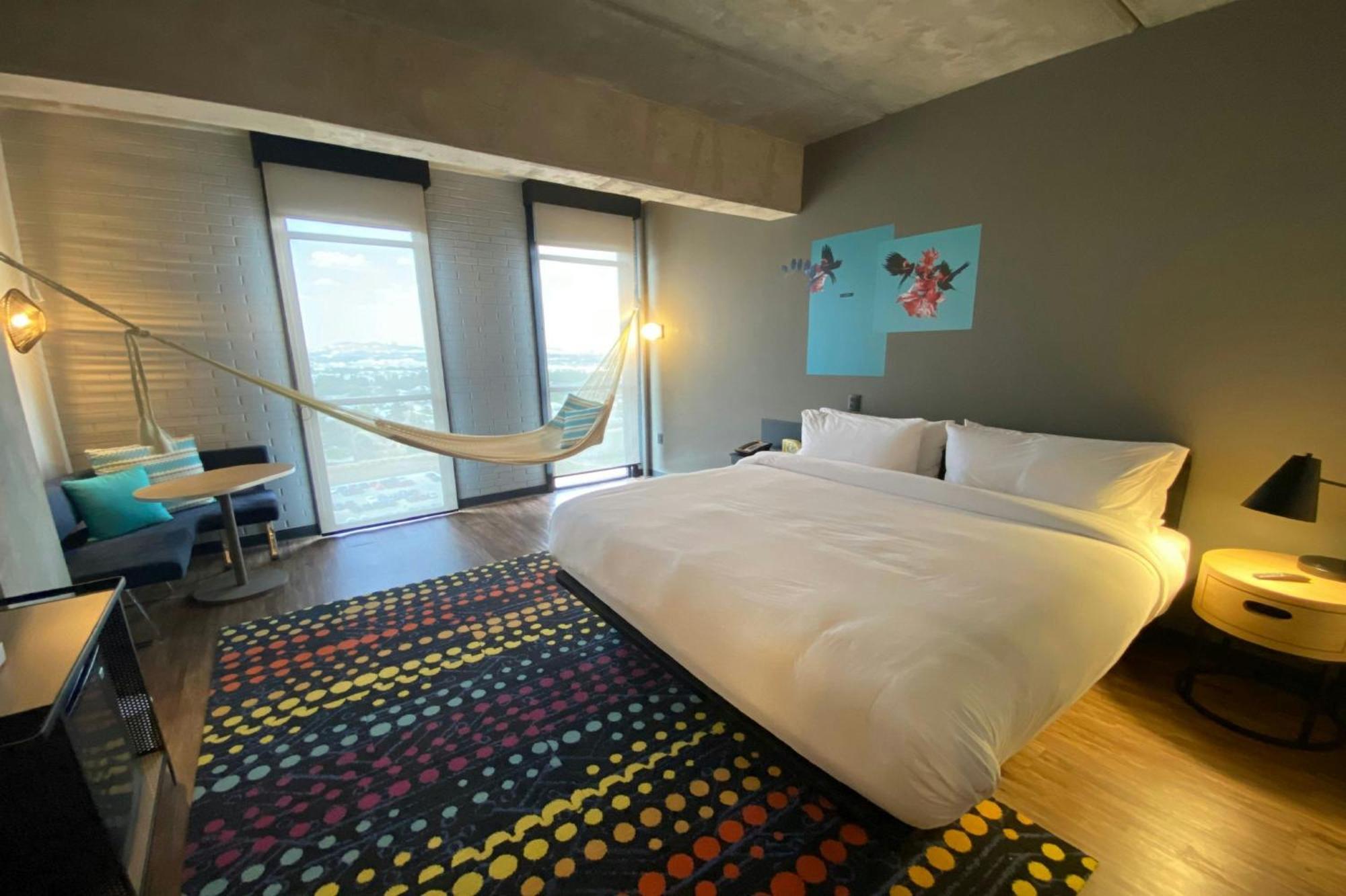 Aloft Guadalajara Sur Hotel Santa Anita  Ngoại thất bức ảnh