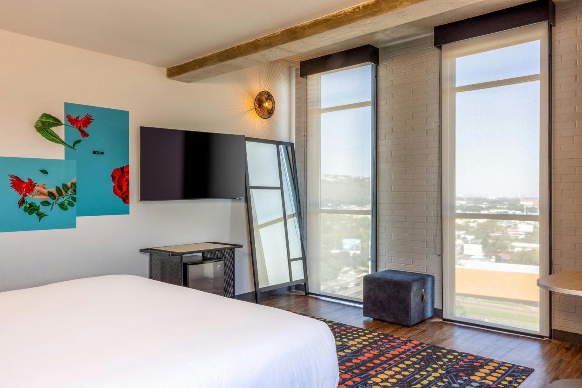 Aloft Guadalajara Sur Hotel Santa Anita  Ngoại thất bức ảnh