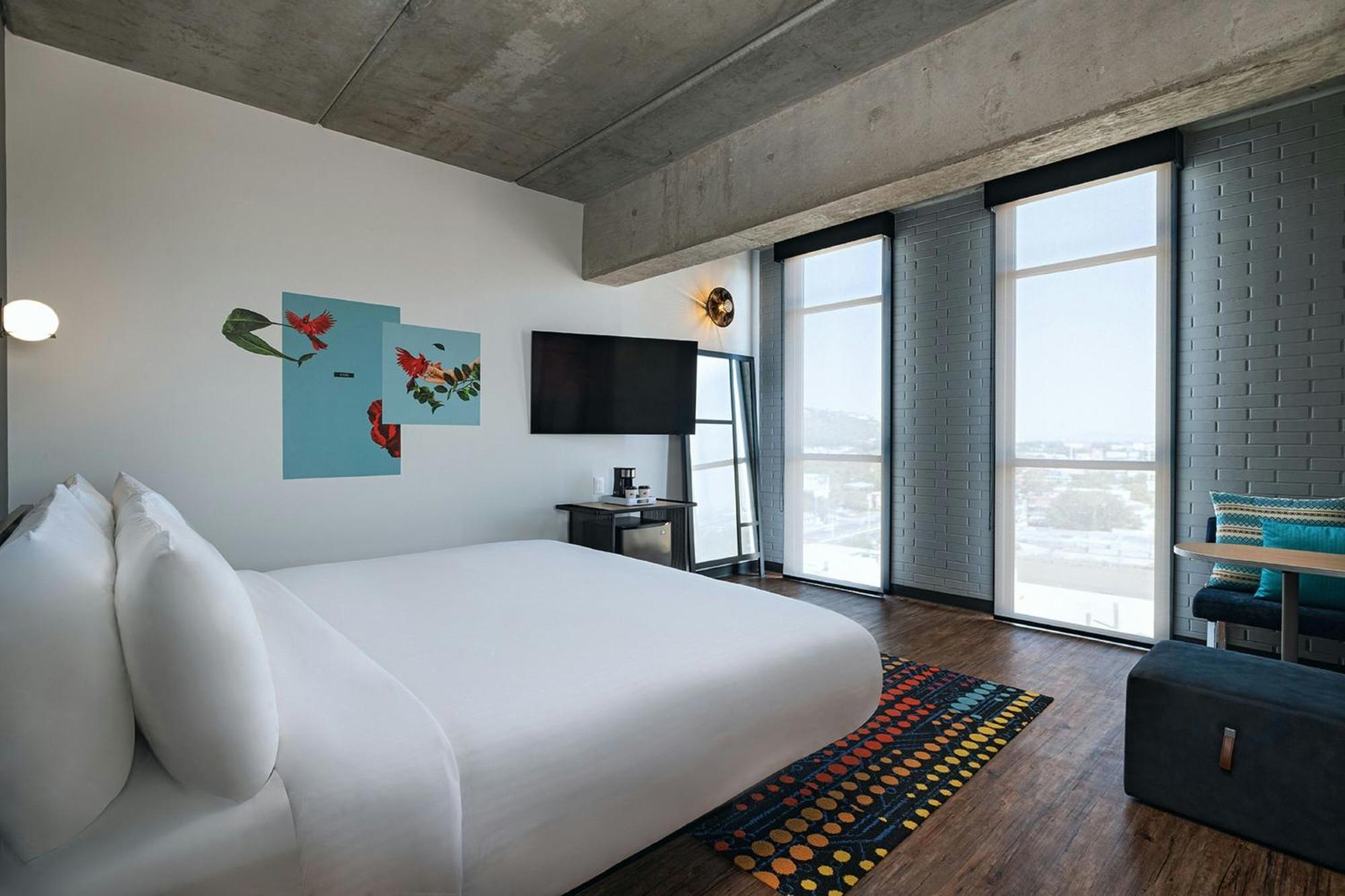 Aloft Guadalajara Sur Hotel Santa Anita  Ngoại thất bức ảnh