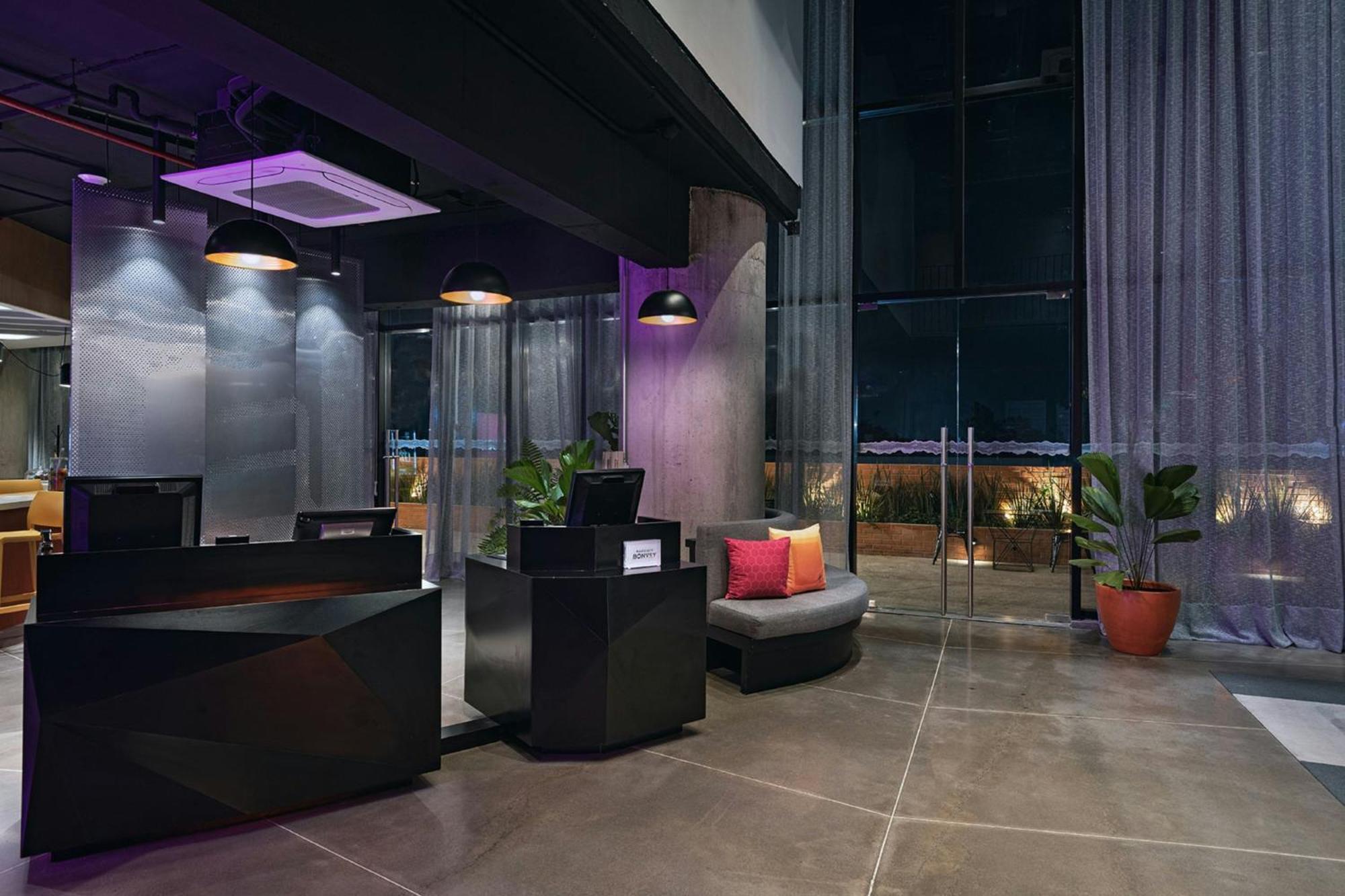 Aloft Guadalajara Sur Hotel Santa Anita  Ngoại thất bức ảnh